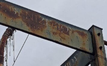 Ξηλώστε τις πινακίδες…